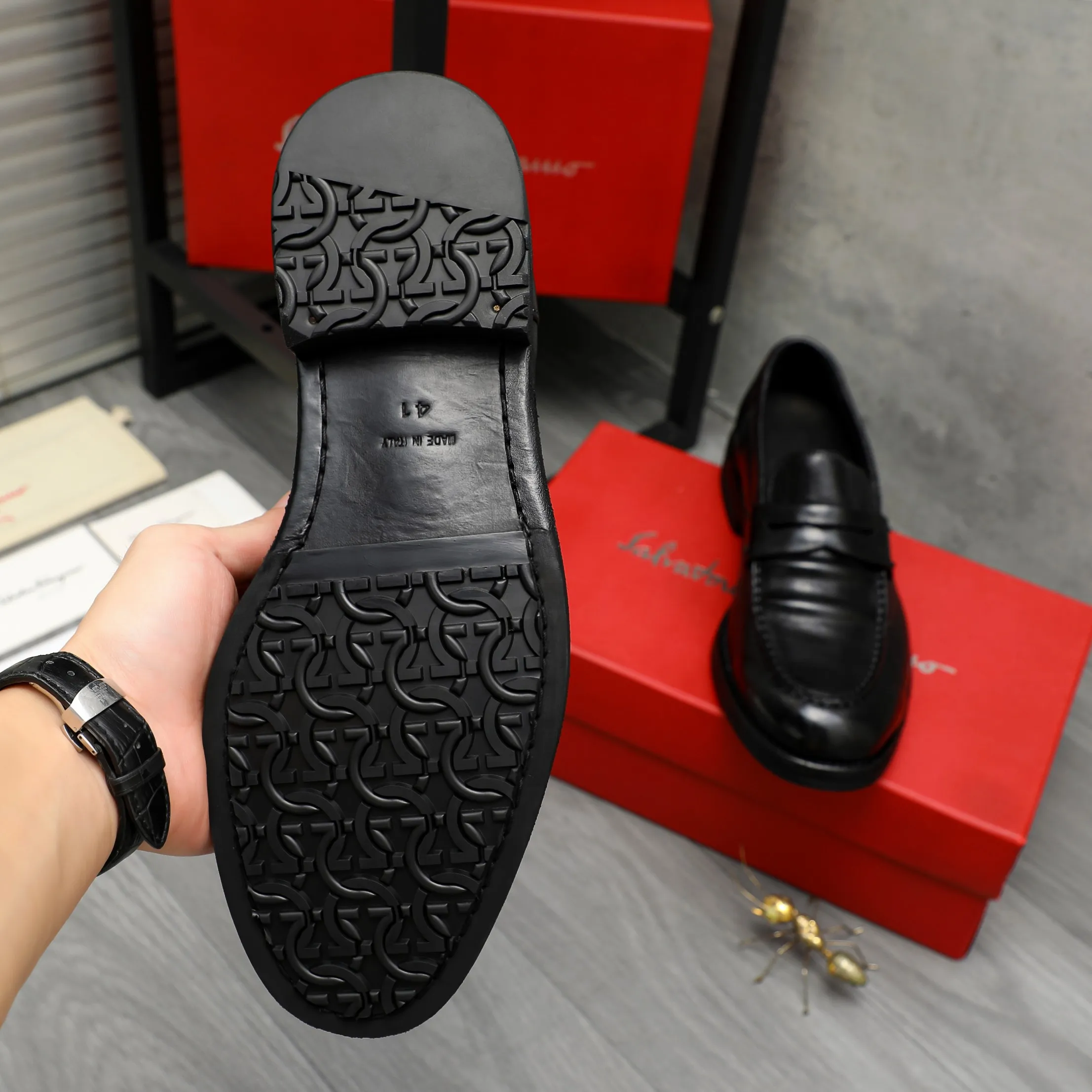Men's shoes 💰880 Product trademark: LV "Louis Vuitton" business casual slip-on leather shoes Regular size: 37-46 Product materials: Selected high-quality cowhide upper, pigskin lining, rubber outsole
